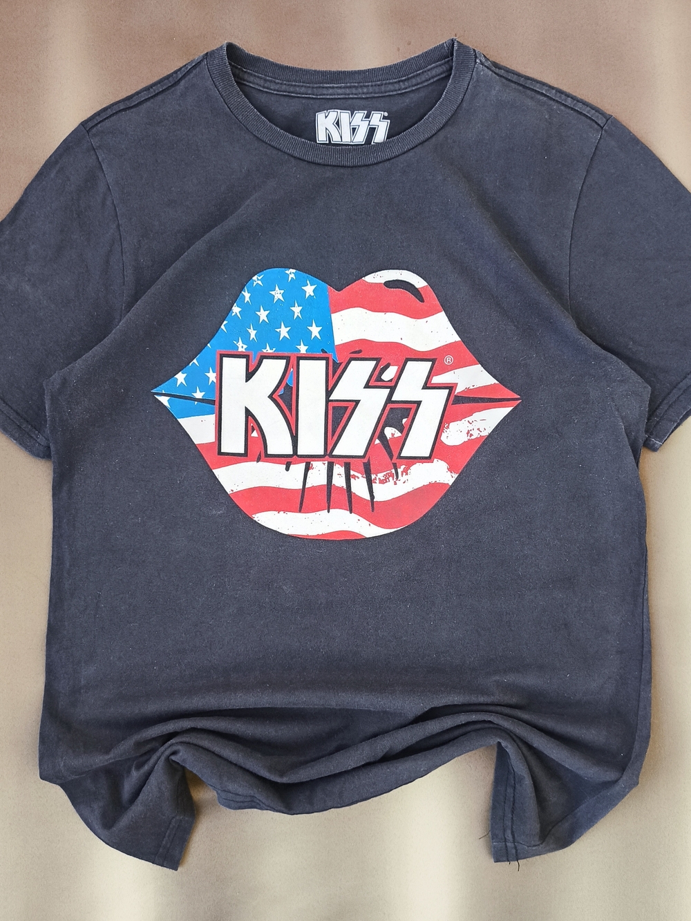 KISS Ultrafade Men's Black Graphic Tee with Flag Lip Logo Size S